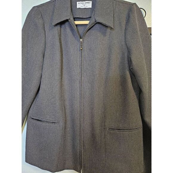 Alfred Dunner black/gray 2 piece pant suit. Size 8P. - Picture 2 of 8